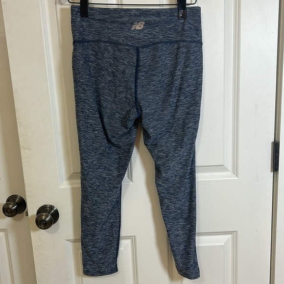 New Balance women’s Heathered capri Leggings size medium blue white inseam 23” - Picture 3 of 5